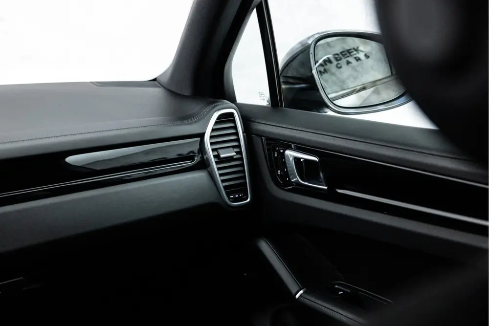 Porsche Cayenne 3.0 | Pano | SportDesign | Luchtvering | 22" uit 2019, foto 20