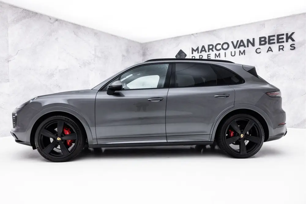 Porsche Cayenne 3.0 | Pano | SportDesign | Luchtvering | 22" uit 2019, foto 5