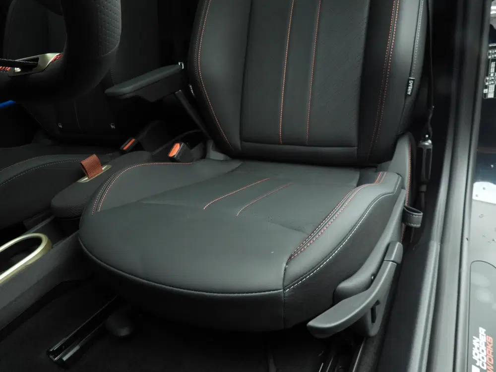 Mini John Cooper Works Cooper E John Cooper Works uit 2026, foto 16
