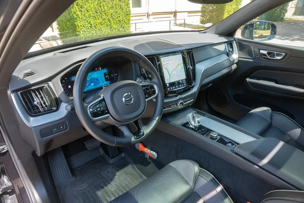 Volvo XC60 2.0 T6 Plug-in hybrid AWD Ultimate Dark TR uit 2023, foto 20