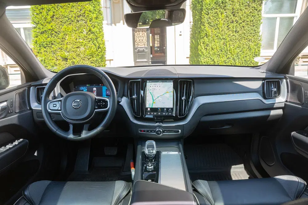 Volvo XC60 2.0 T6 Plug-in hybrid AWD Ultimate Dark TR uit 2023, foto 3