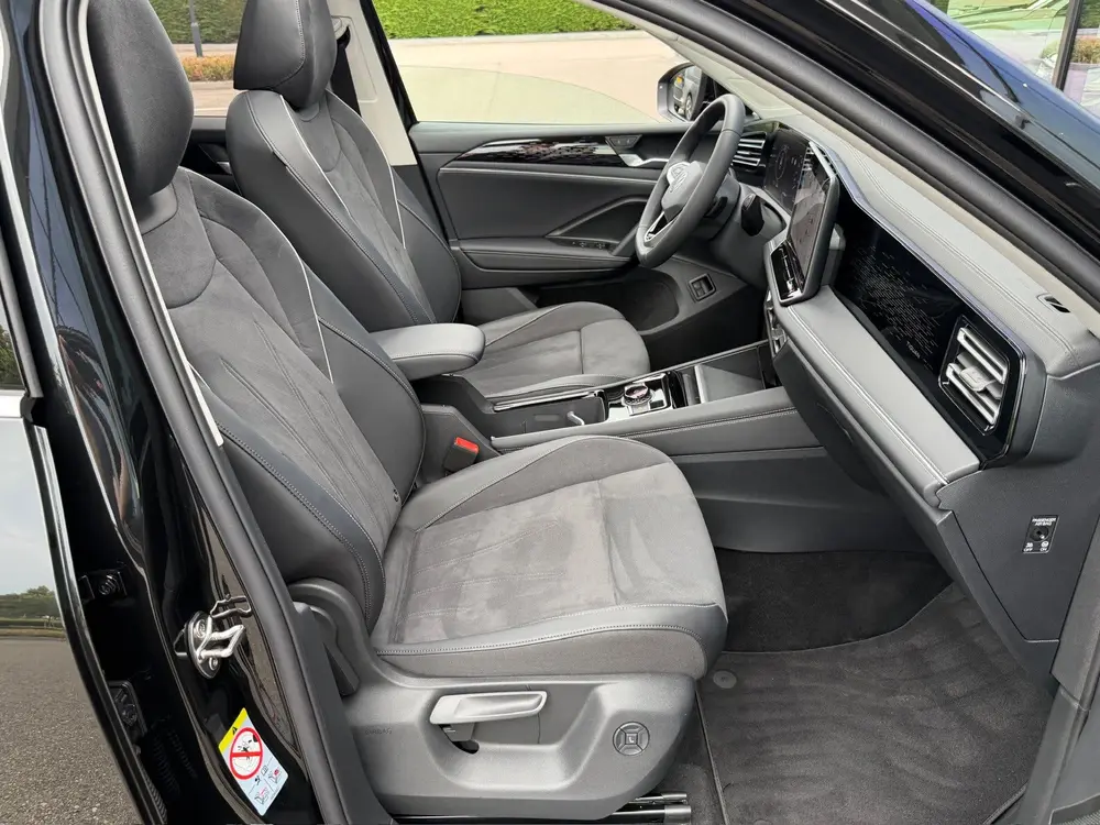 Volkswagen Tiguan 1.5 eHybrid Elegance 204pk | Trekhaak | 20 uit 2025, foto 18