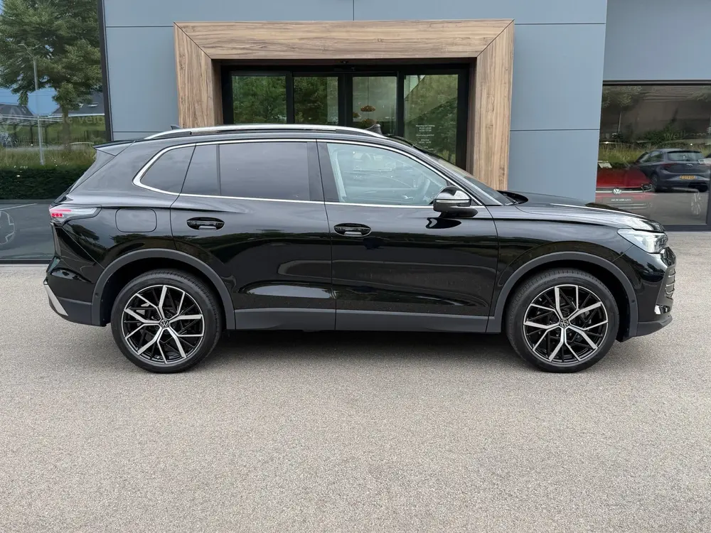Volkswagen Tiguan 1.5 eHybrid Elegance 204pk | Trekhaak | 20 uit 2025, foto 2