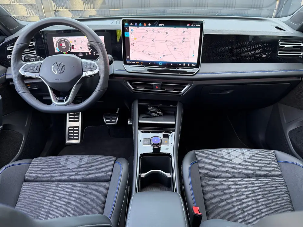 Volkswagen Tiguan 1.5 eTSI 150pk DSG R-Line | Black line | 3 uit 2025, foto 10