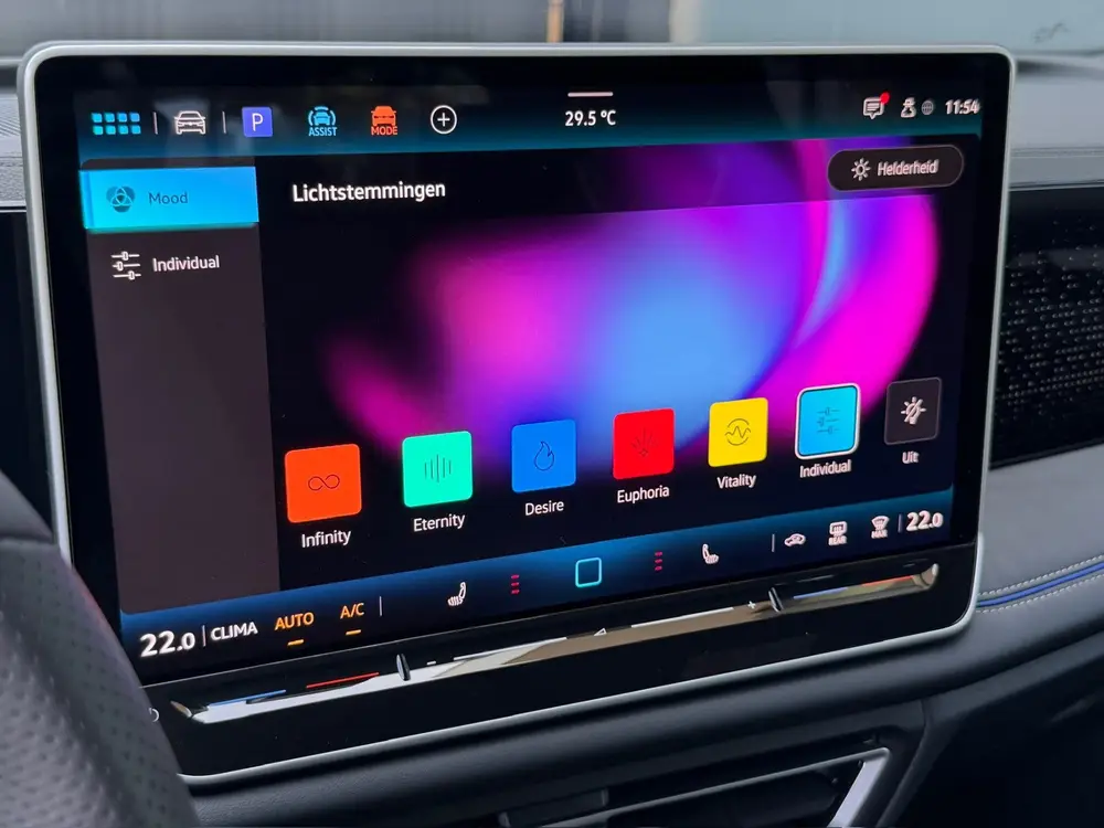 Volkswagen Tiguan 1.5 eTSI 150pk DSG R-Line | Black line | 3 uit 2025, foto 20