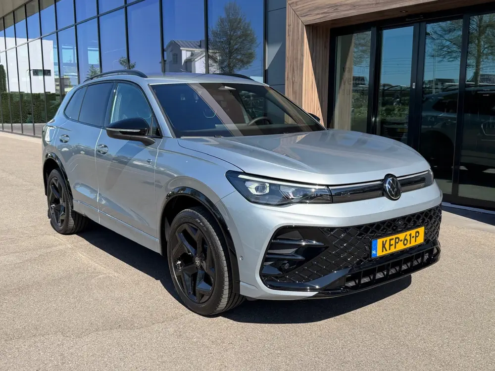 Volkswagen Tiguan 1.5 eHybrid R-Line | Black line | 360 Came uit 2025, foto 4