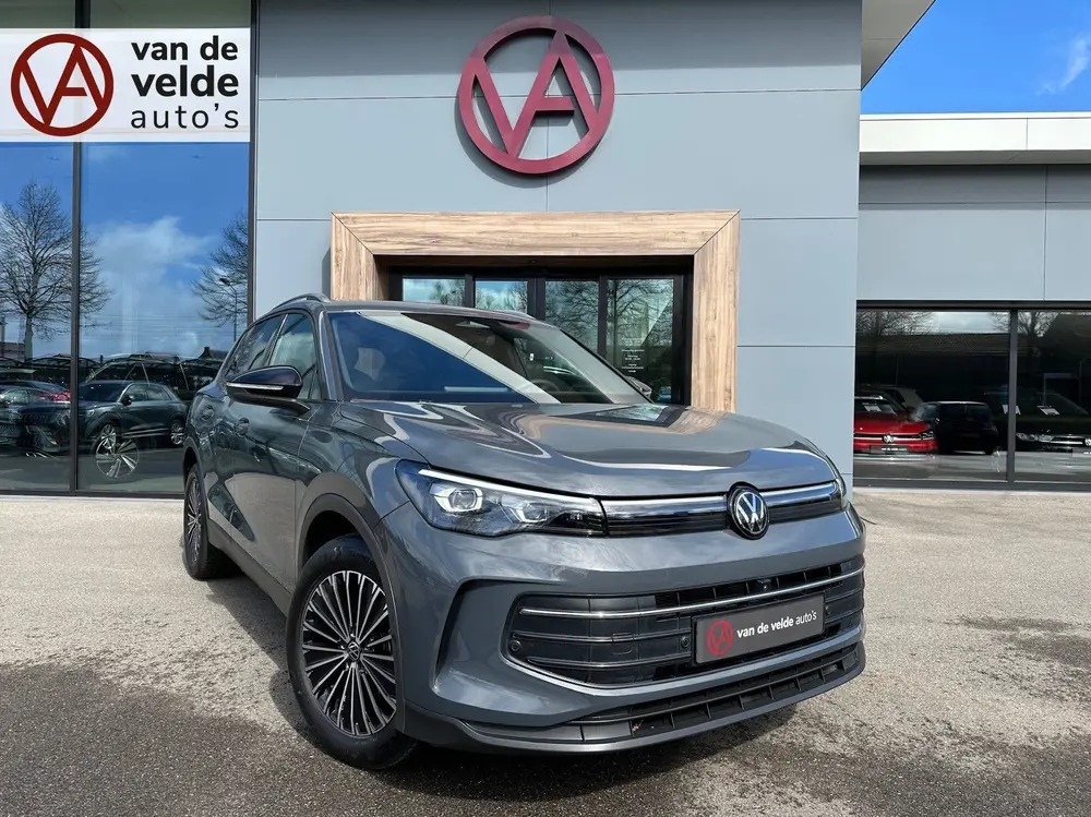 Volkswagen Tiguan 1.5 eTSI 150pk DSG GOAL | Trekhaak | 360 C uit 2025