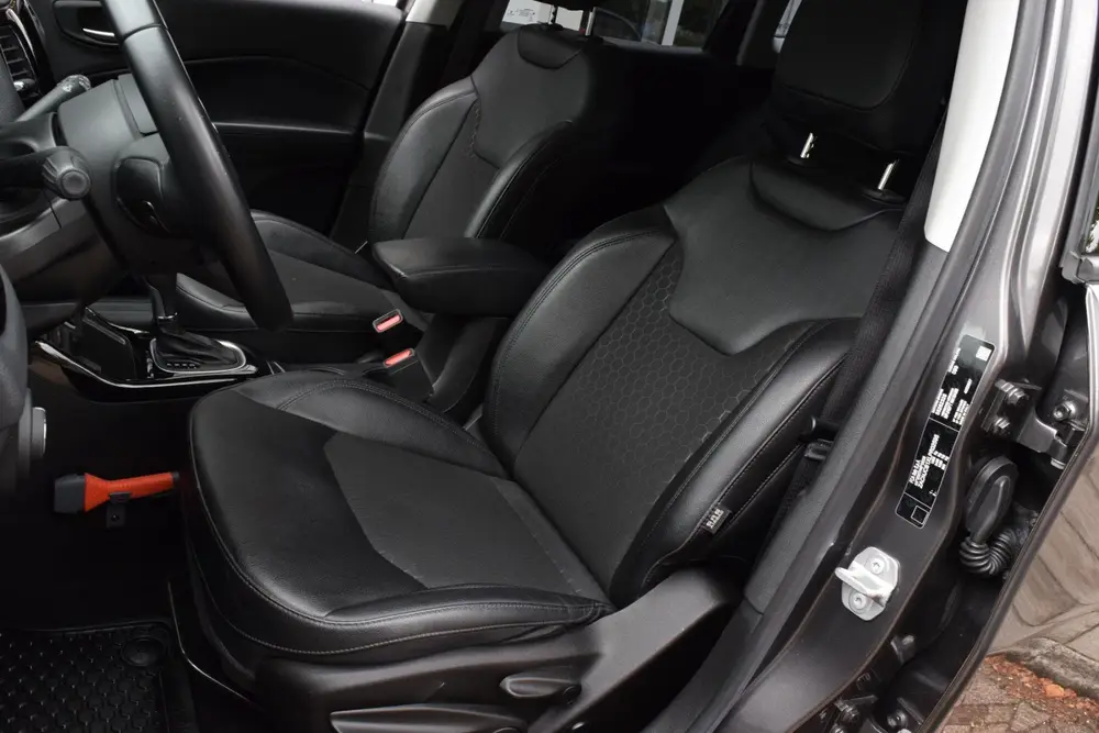 Jeep Compass 1.3T Night Eagle Liberty Edition uit 2020, foto 16