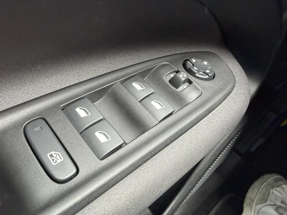 Alfa Romeo Junior 1.2 Turbo Hybrid Ibrida Speciale uit 2025, foto 10