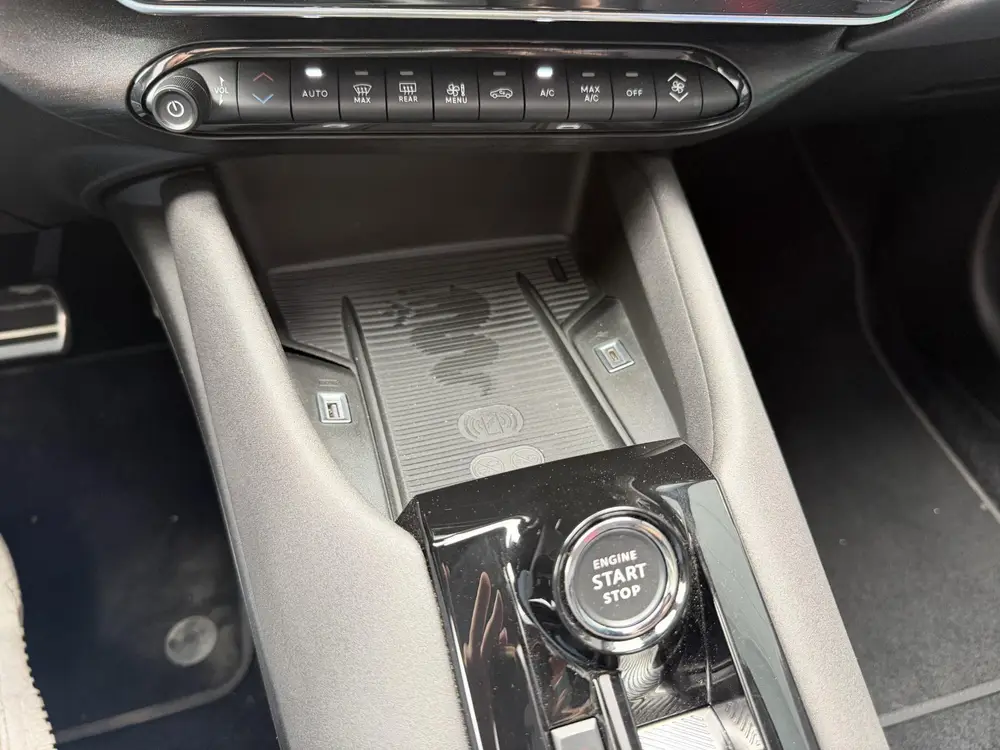 Alfa Romeo Junior 1.2 Turbo Hybrid Ibrida Speciale uit 2025, foto 18