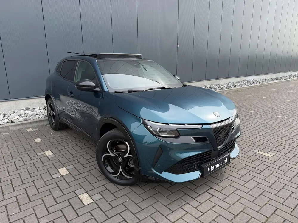 Alfa Romeo Junior 1.2 Turbo Hybrid Ibrida Speciale uit 2025, foto 2