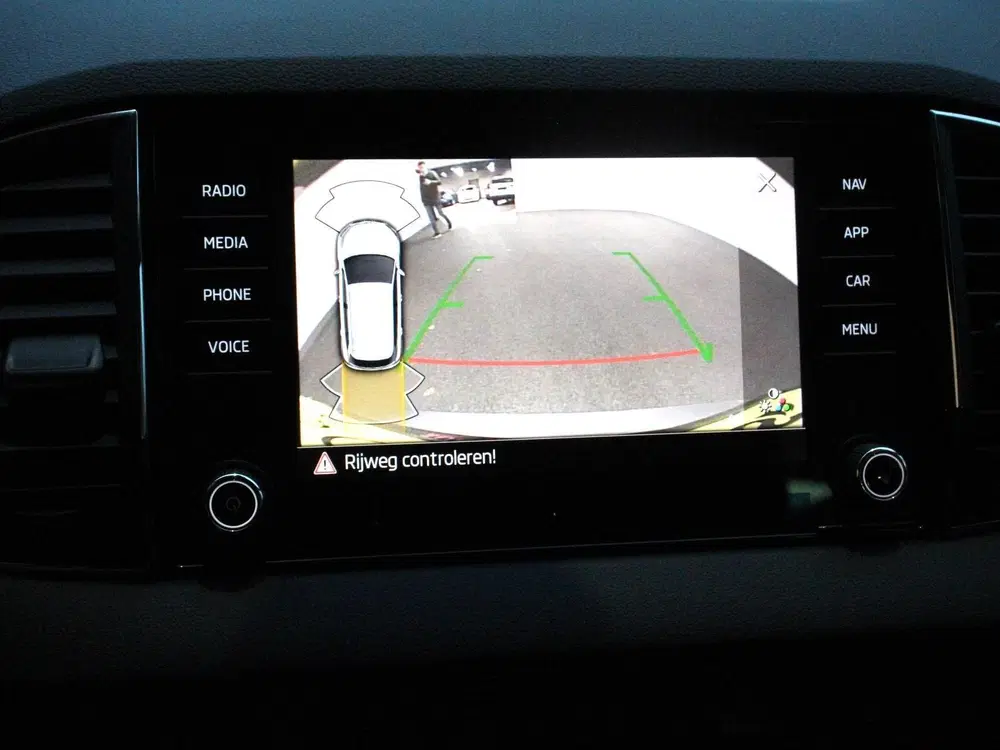 Skoda Karoq 1.5 TSI 150pk DSG Ambition Navigatie Apple uit 2024, foto 2