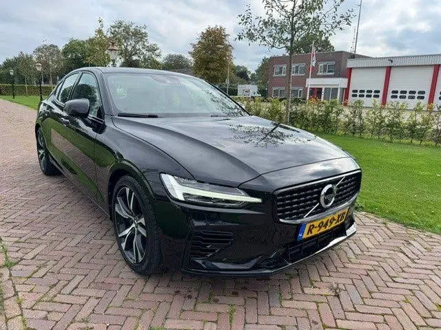 Volvo S60 T8 R Design AWD 340pk Automaat 2021 Zwart uit 2021