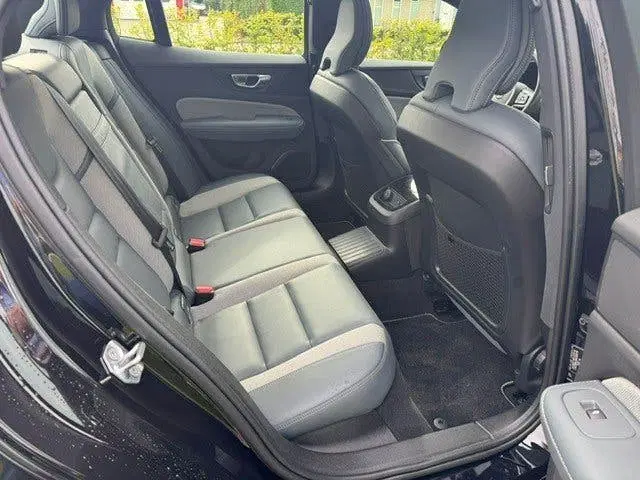 Volvo S60 T8 R Design AWD 340pk Automaat 2021 Zwart uit 2021, foto 12