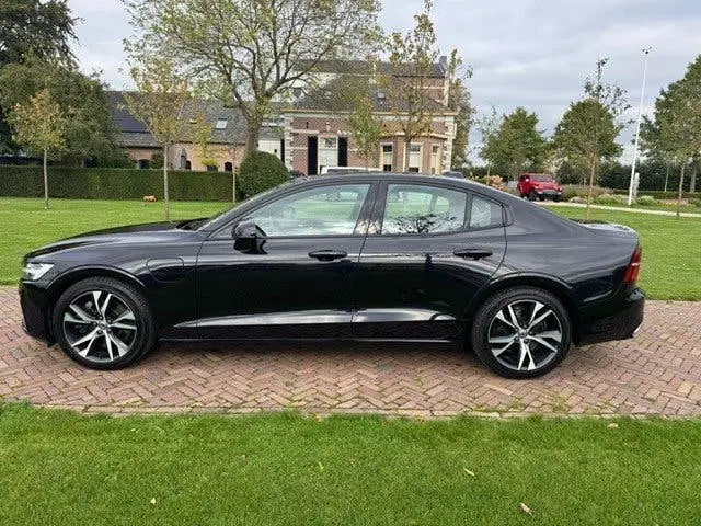 Volvo S60 T8 R Design AWD 340pk Automaat 2021 Zwart uit 2021, foto 2