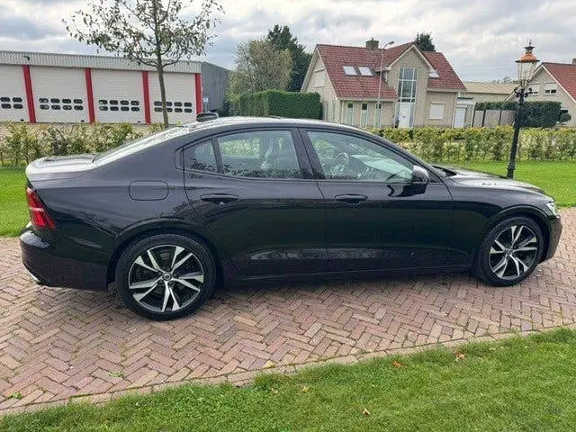 Volvo S60 T8 R Design AWD 340pk Automaat 2021 Zwart uit 2021, foto 3