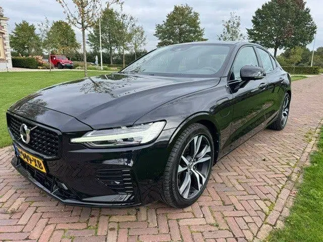 Volvo S60 T8 R Design AWD 340pk Automaat 2021 Zwart uit 2021, foto 4