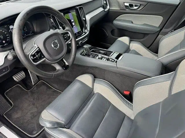 Volvo S60 T8 R Design AWD 340pk Automaat 2021 Zwart uit 2021, foto 8