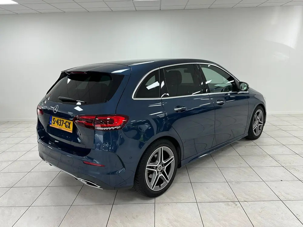 Mercedes-Benz B-Klasse 180 AMG Line TREKHAAK uit 2023, foto 2