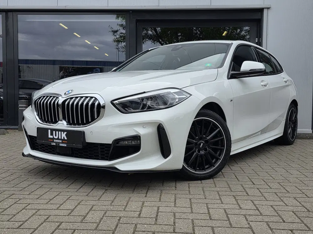 BMW 1-serie 118i High Executive + M-SPORT + KUIPSTOELE uit 2020
