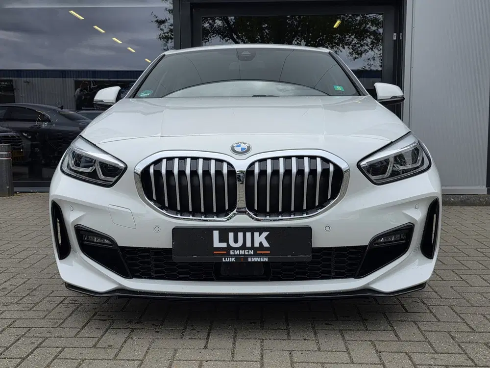 BMW 1-serie 118i High Executive + M-SPORT + KUIPSTOELE uit 2020, foto 3