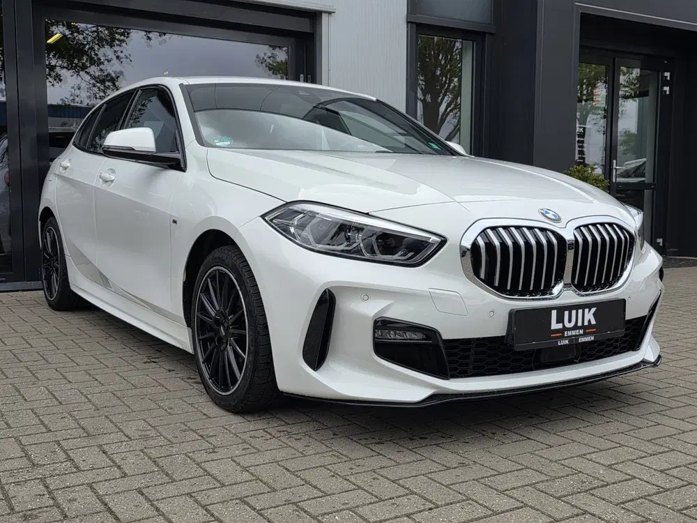 BMW 1-serie 118i High Executive + M-SPORT + KUIPSTOELE uit 2020, foto 4