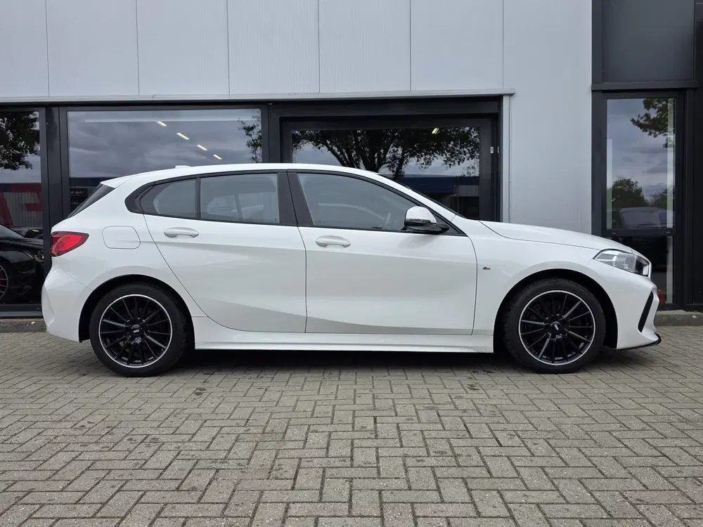 BMW 1-serie 118i High Executive + M-SPORT + KUIPSTOELE uit 2020, foto 5