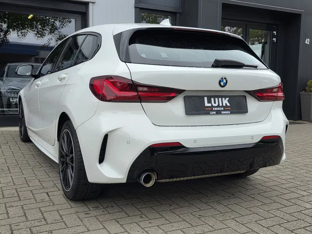 BMW 1-serie 118i High Executive + M-SPORT + KUIPSTOELE uit 2020, foto 6