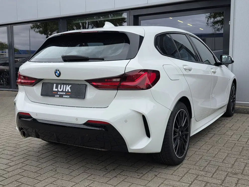 BMW 1-serie 118i High Executive + M-SPORT + KUIPSTOELE uit 2020, foto 8