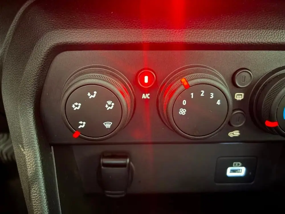 Dacia Sandero 1.0 TCe 90 Essential uit 2021, foto 13