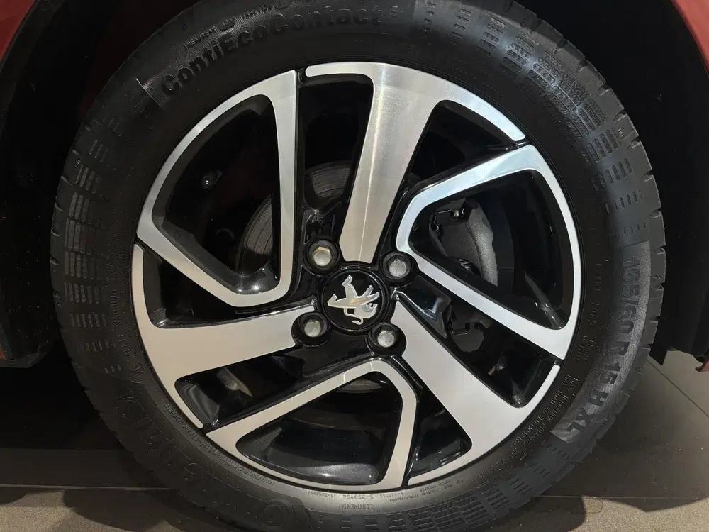Peugeot 108 1.0 e-VTi Allure uit 2021, foto 4