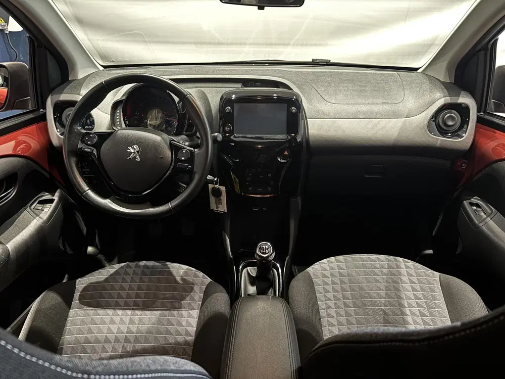 Peugeot 108 1.0 e-VTi Allure uit 2021, foto 8