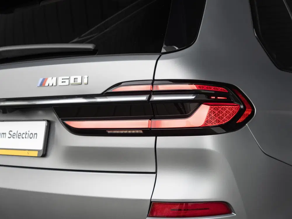 BMW X7 M60i xDrive uit 2023, foto 16