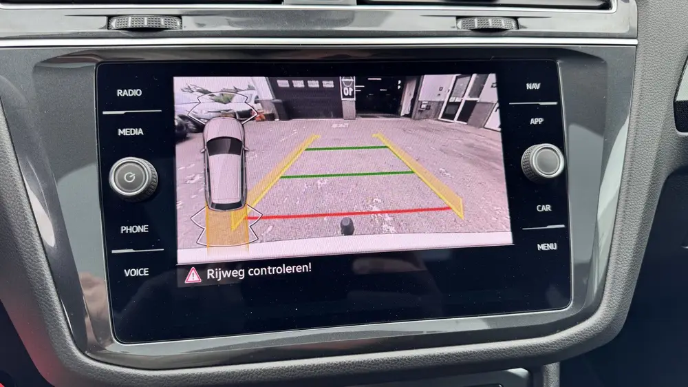 Volkswagen Tiguan 1.5 TSI R-Line Business+ DSG Panoramadak | uit 2021, foto 15