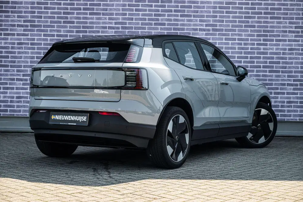 Volvo EX30 Single Motor Extended Range Plus 69 kWh uit 2024, foto 2