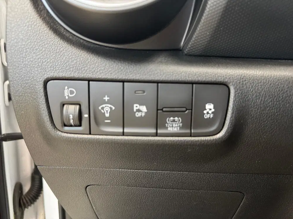 Hyundai KONA 1.6 HYBRID uit 2023, foto 18