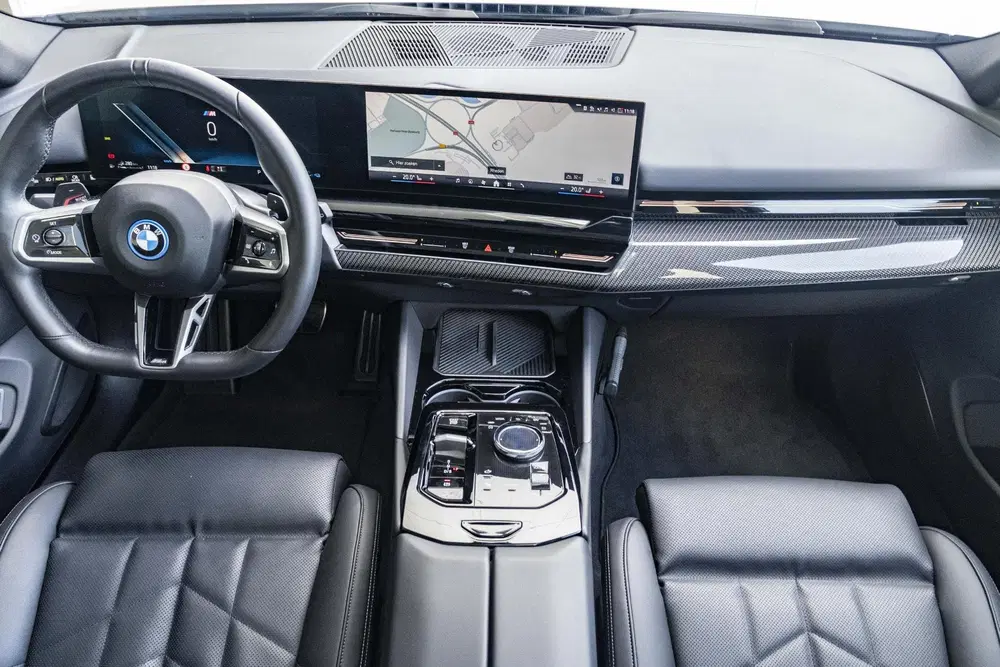 BMW 5-serie Touring 530e uit 2025, foto 3