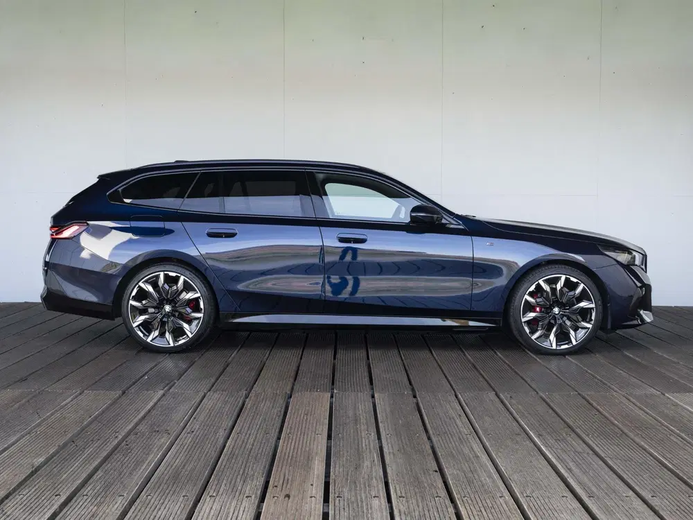 BMW 5-serie Touring 530e uit 2025, foto 7