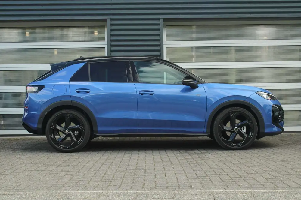 Volkswagen T-Roc 1.5 eTSI 150pk DSG R-Line First Edition | H uit 2025, foto 3