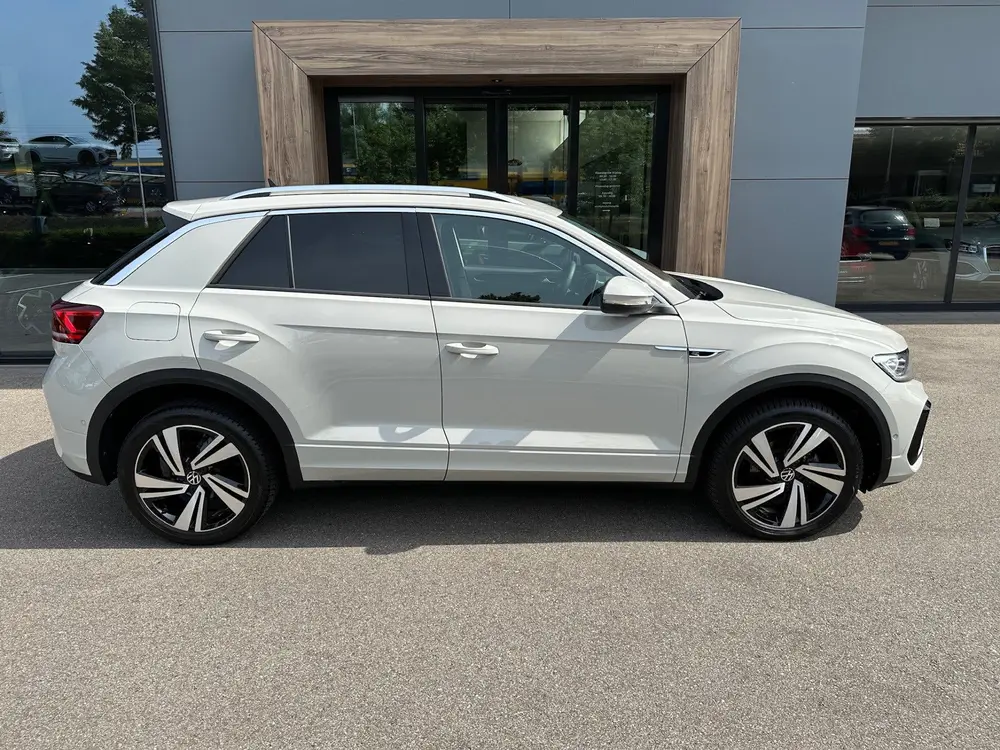 Volkswagen T-Roc 1.5 TSI 150pk DSG R-Line | Camera | Keyless uit 2024, foto 2