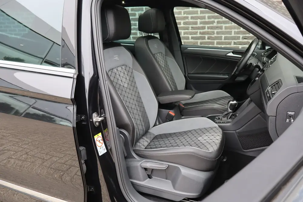 Volkswagen Tiguan 1.5 TSI 150pk DSG R-Line Business+ | Panor uit 2022, foto 17