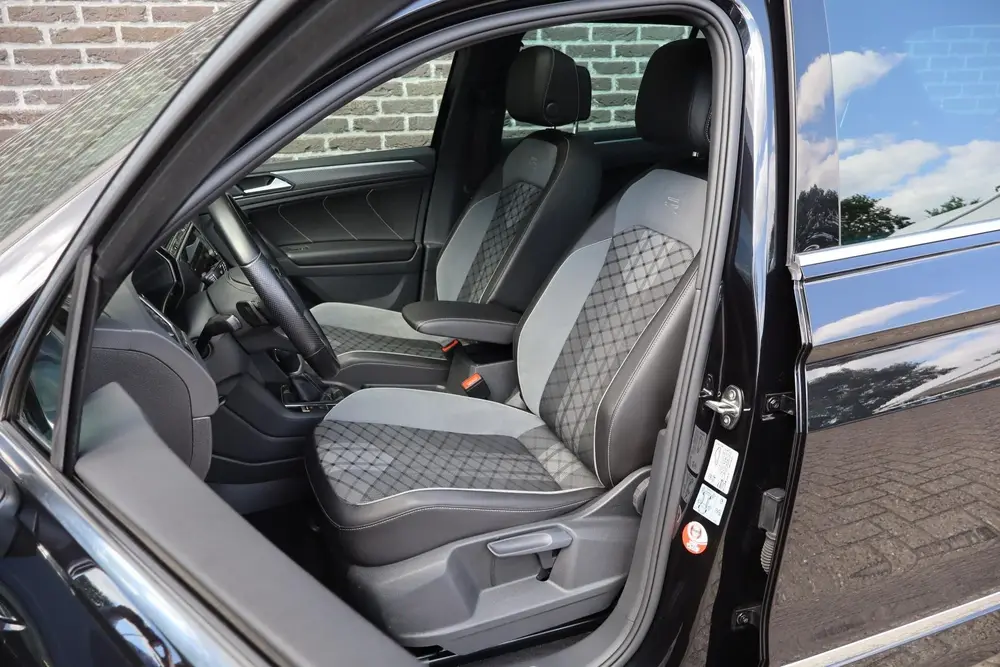 Volkswagen Tiguan 1.5 TSI 150pk DSG R-Line Business+ | Panor uit 2022, foto 4