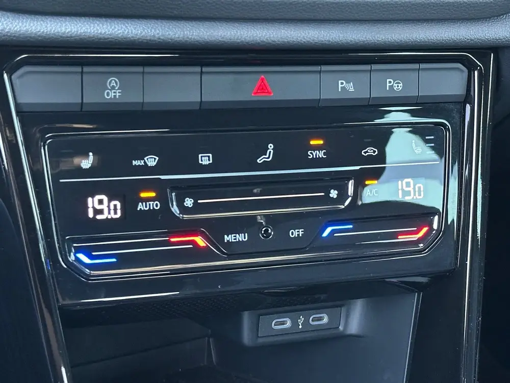 Volkswagen T-Roc 1.5 TSI 150pk DSG R-Line | Camera | Keyless uit 2025, foto 19