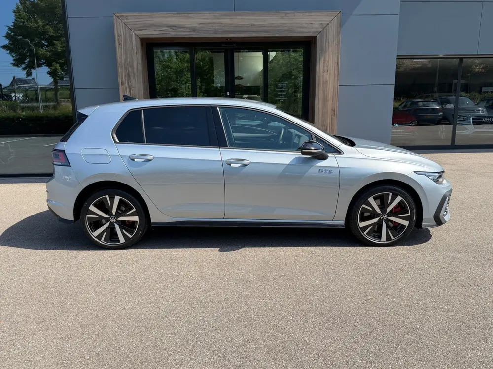 Volkswagen Golf 1.5 272pk eHybrid GTE | Trekhaak | Led mistl uit 2025, foto 2