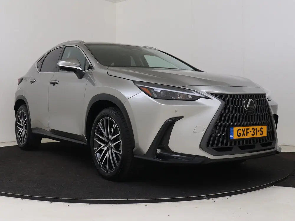 Lexus NX 450h+ AWD Luxury Line uit 2024, foto 11