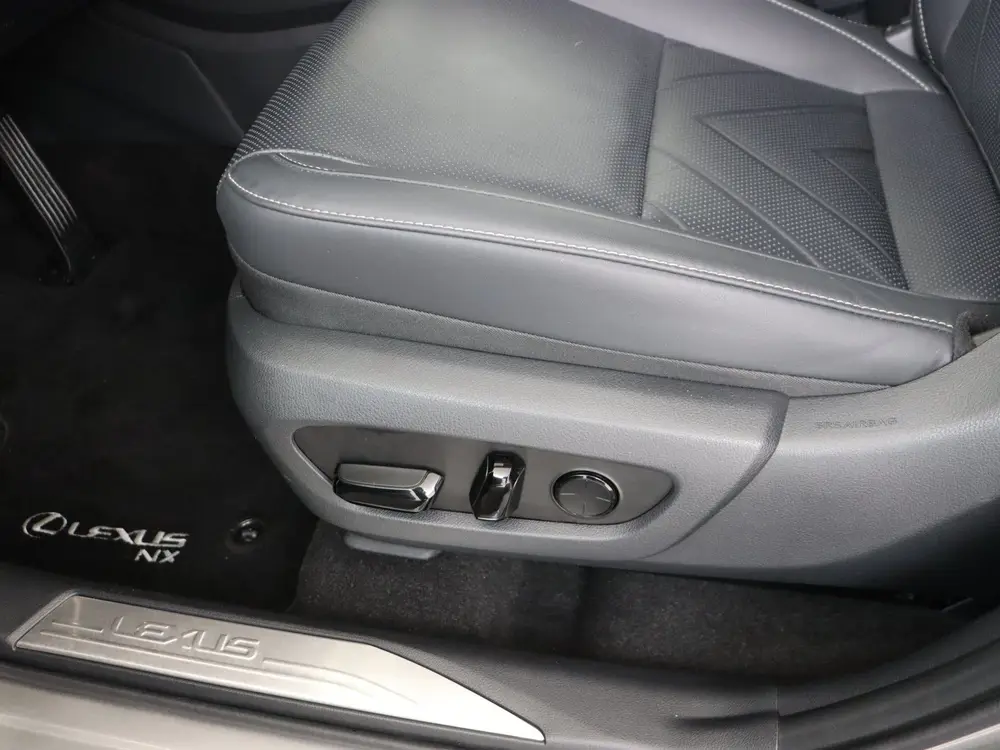 Lexus NX 450h+ AWD Luxury Line uit 2024, foto 15