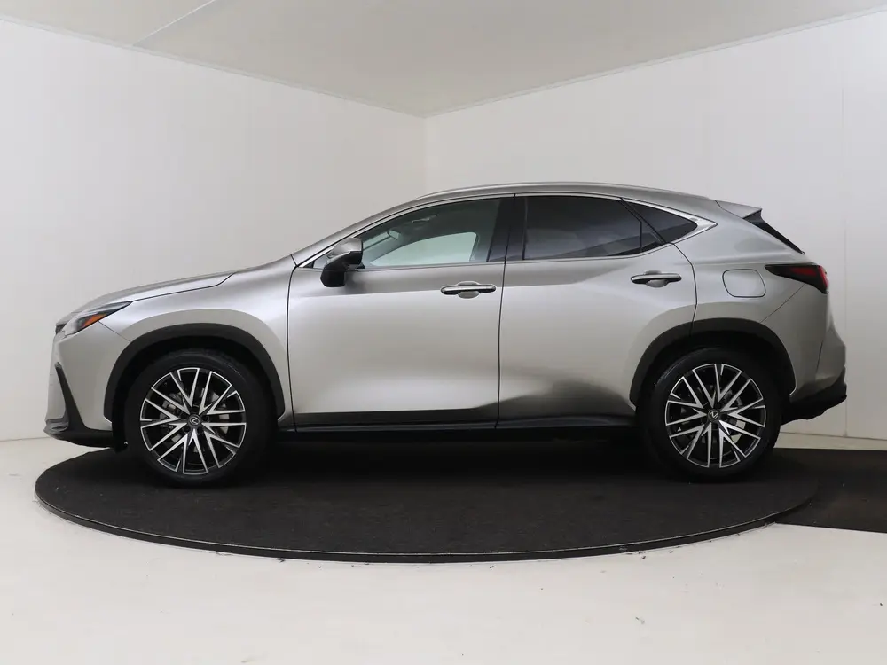 Lexus NX 450h+ AWD Luxury Line uit 2024, foto 3