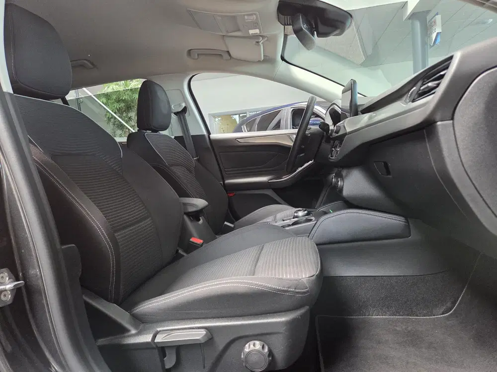 Ford Focus 1.0 EcoBoost Titanium X Business uit 2021, foto 17