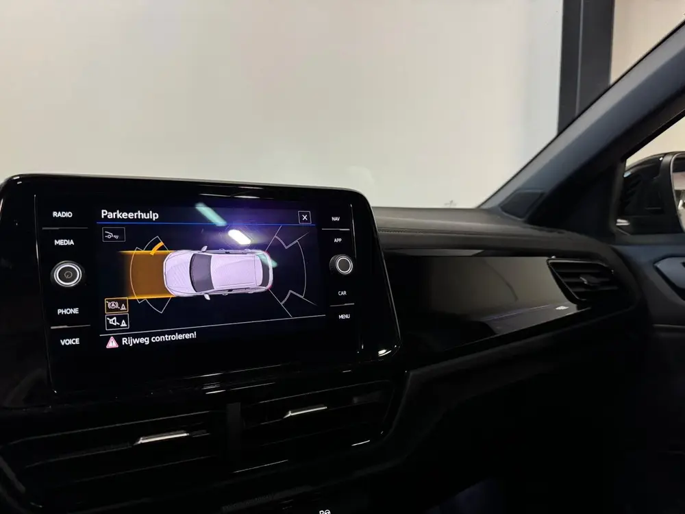 Volkswagen T-Roc 1.5 TSI R-Line PANO CAM BLINDSPOT uit 2022, foto 17