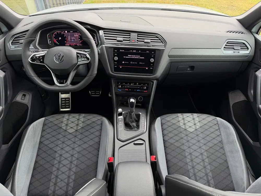Volkswagen Tiguan 1.5 TSI R-Line Black Style DSG ACC Full Op uit 2021, foto 2